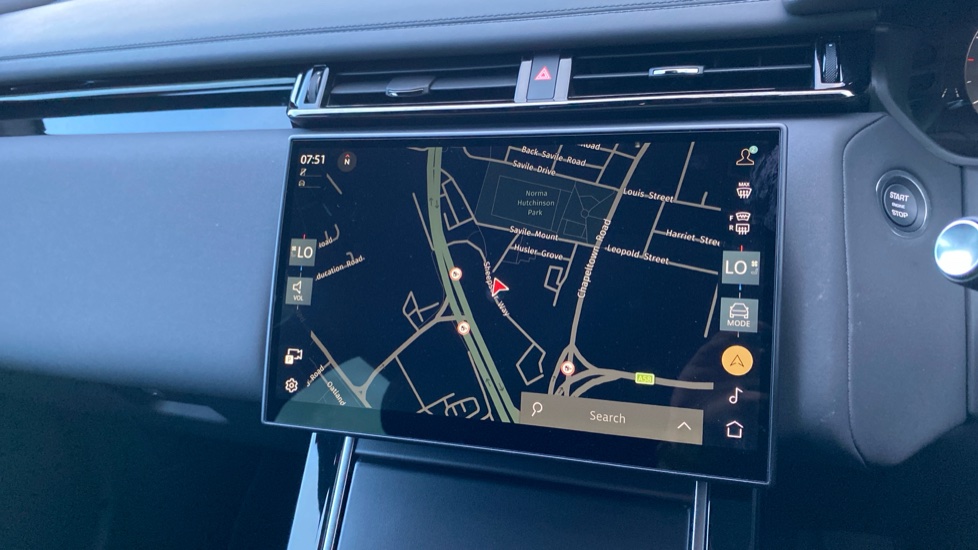 Land Rover Range Rover Velar 2.0 P400e Dynamic SE 5dr Auto Estate - Image 11
