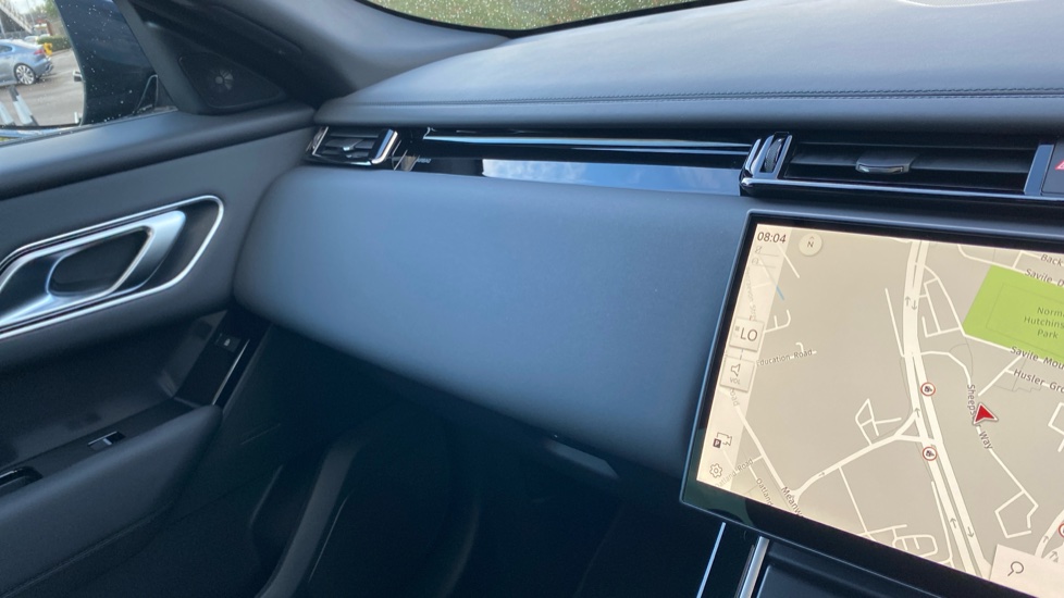 Land Rover Range Rover Velar 2.0 P400e Dynamic SE 5dr Auto Estate - Image 26