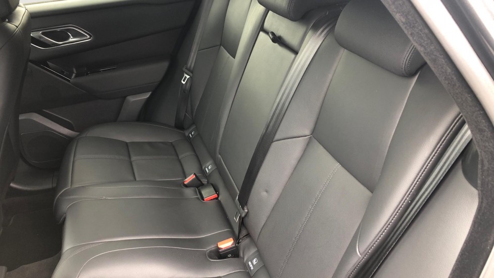 Land Rover Range Rover Velar 2.0 D200 MHEV Dynamic SE 5dr Auto Diesel Estate - Image 4