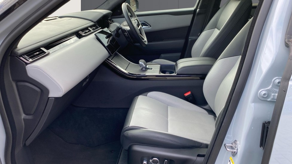 Land Rover Range Rover Velar 2.0 D200 MHEV Autobiography 5dr Auto [Revised] Diesel Estate - Image 3