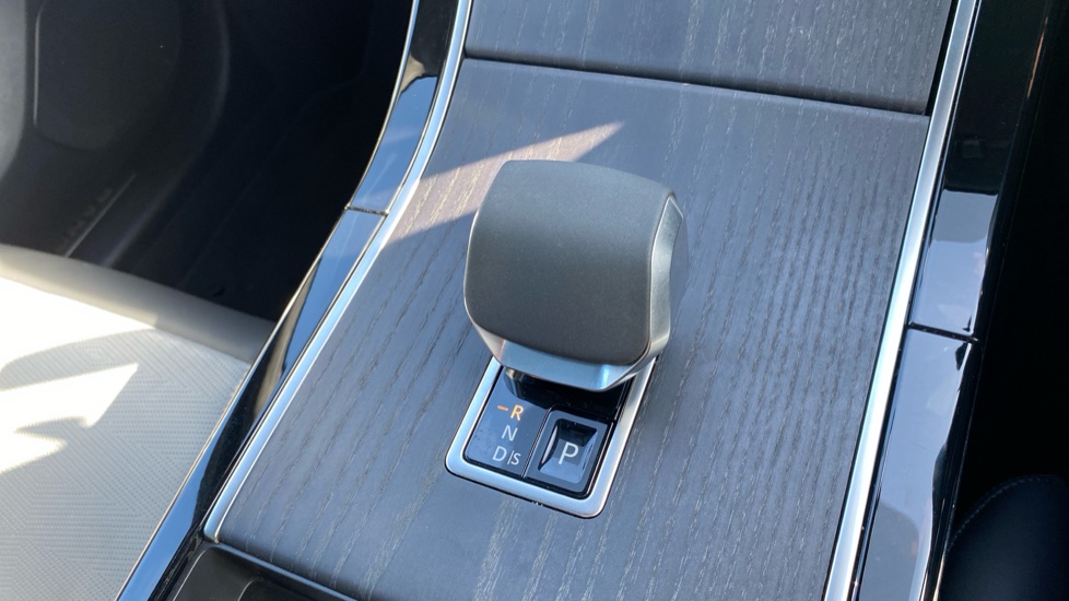 Land Rover Range Rover Velar 2.0 D200 MHEV Autobiography 5dr Auto [Revised] Diesel Estate - Image 13