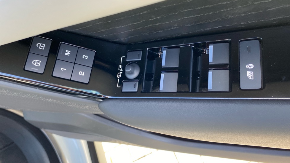 Land Rover Range Rover Velar 2.0 D200 MHEV Autobiography 5dr Auto [Revised] Diesel Estate - Image 22