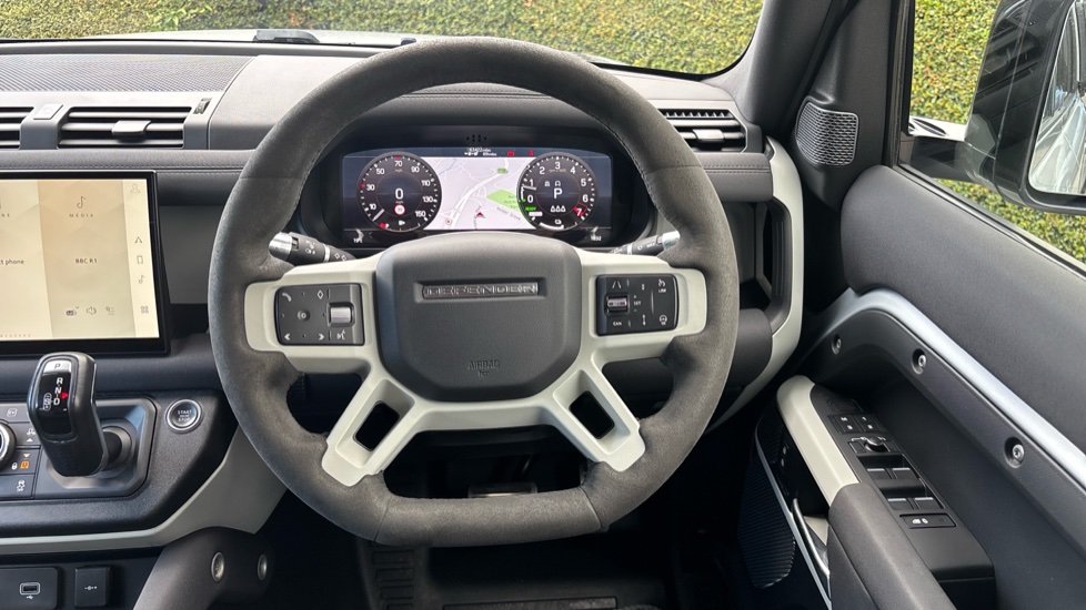 Land Rover Defender 2.0 P400e XS Edition 110 5dr Auto Estate - Image 15