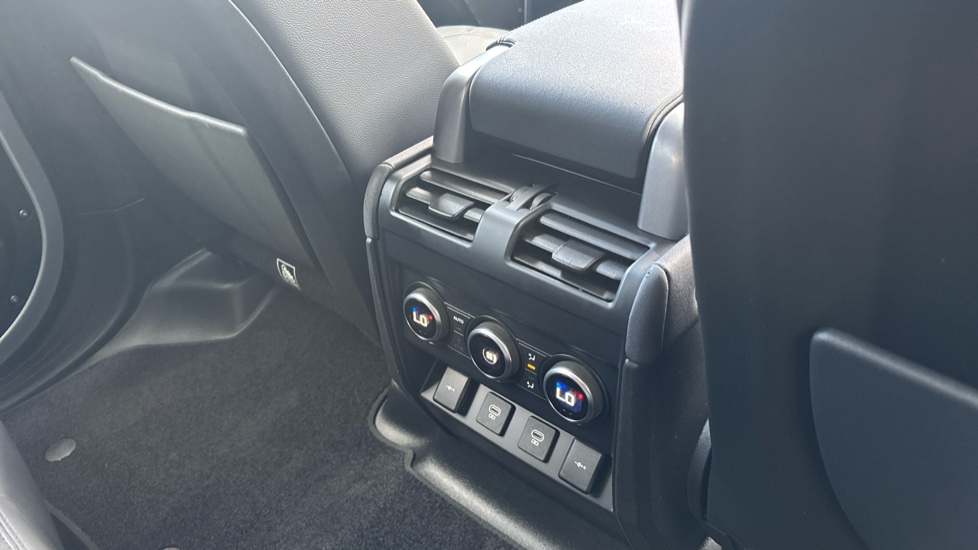 Land Rover Defender 2.0 P400e XS Edition 110 5dr Auto Estate - Image 18