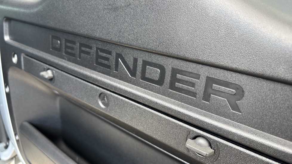 Land Rover Defender 2.0 P400e XS Edition 110 5dr Auto Estate - Image 24