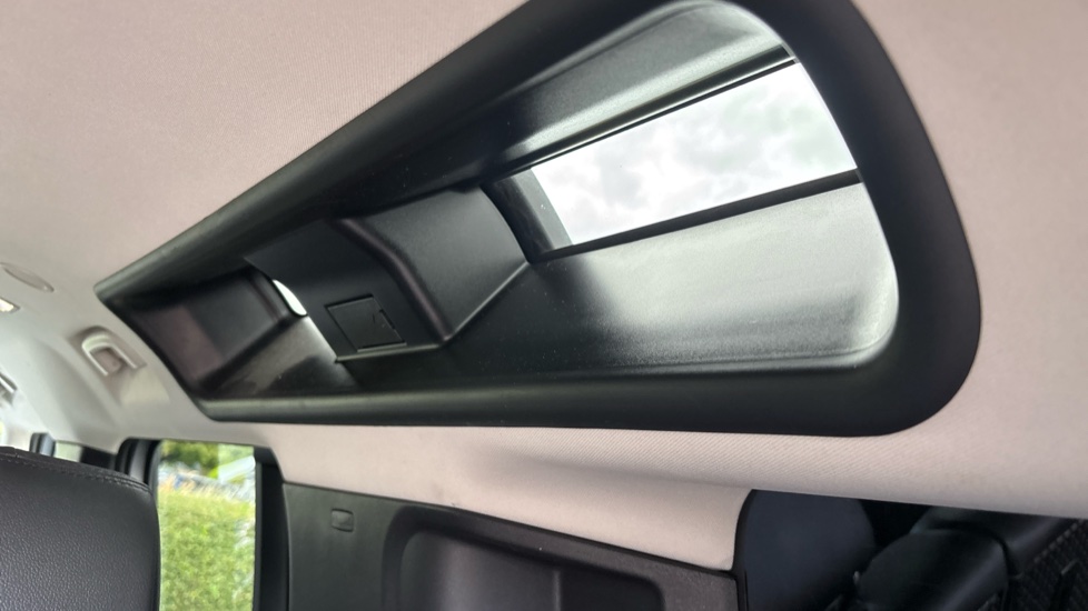 Land Rover Defender 2.0 P400e XS Edition 110 5dr Auto Estate - Image 27