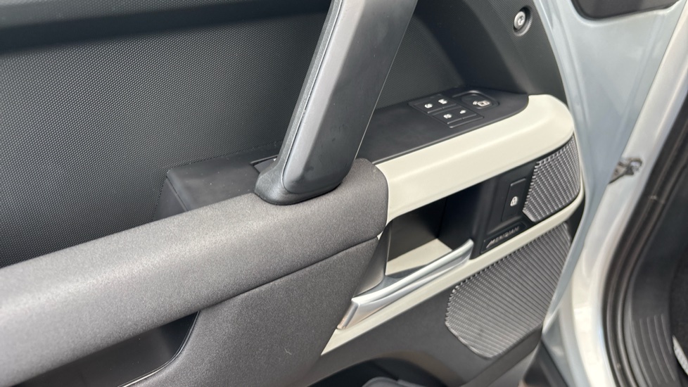 Land Rover Defender 2.0 P400e XS Edition 110 5dr Auto Estate - Image 30