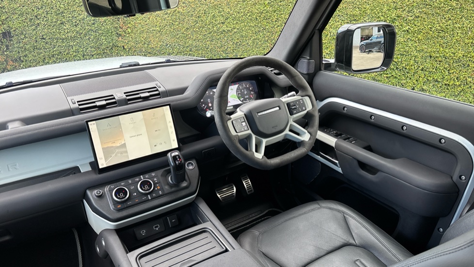 Land Rover Defender 2.0 P400e XS Edition 110 5dr Auto Estate - Image 31