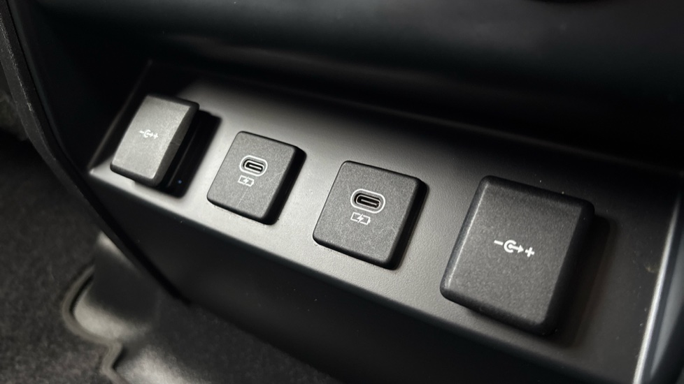 Land Rover Defender 2.0 P400e XS Edition 110 5dr Auto Estate - Image 32