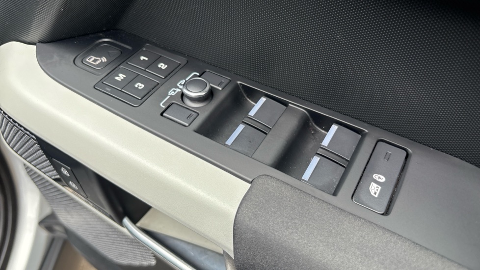 Land Rover Defender 2.0 P400e XS Edition 110 5dr Auto Estate - Image 35