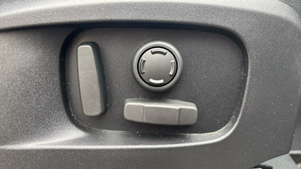 Land Rover Defender 2.0 P400e XS Edition 110 5dr Auto Estate - Image 39