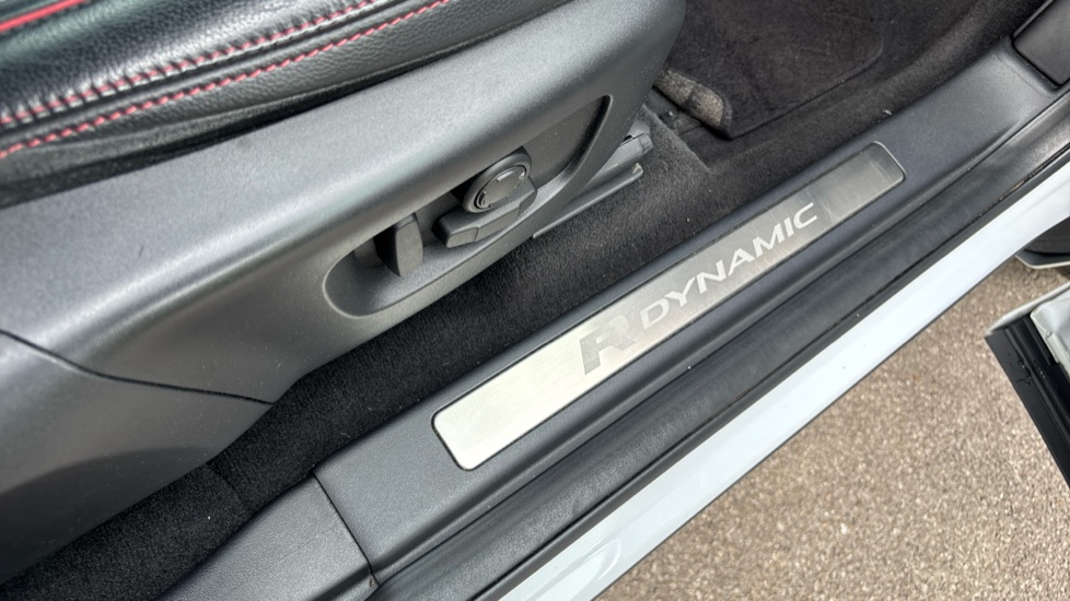 Land Rover Discovery Sport 2.0 P200 R-Dynamic SE 5dr Auto Petrol Station Wagon - Image 29