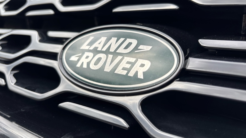 Land Rover Discovery Sport 2.0 P200 R-Dynamic SE 5dr Auto Petrol Station Wagon - Image 32