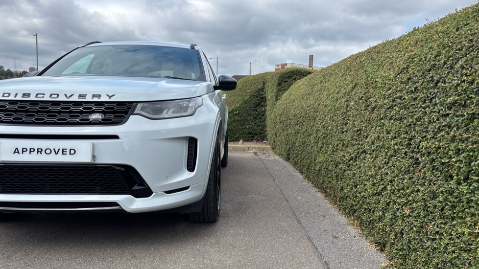 Land Rover Discovery Sport 2.0 P200 R-Dynamic SE 5dr Auto Petrol Station Wagon - Image 33