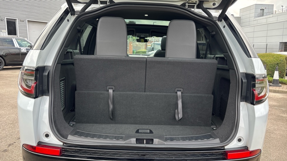 Land Rover Discovery Sport 2.0 P200 R-Dynamic SE 5dr Auto Petrol Station Wagon - Image 38