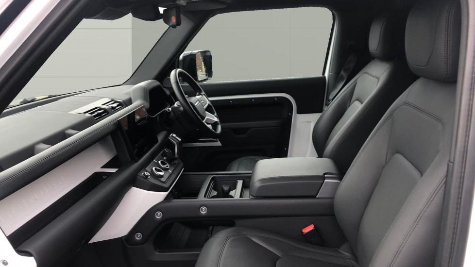 Land Rover Defender 90 Diesel 3.0 D250 Hard Top HSE Auto - Image 3