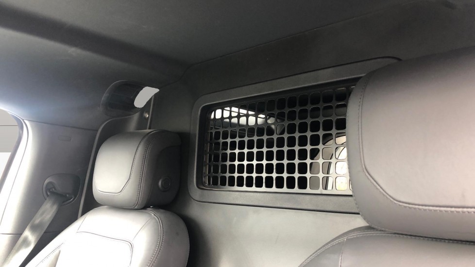 Land Rover Defender 90 Diesel 3.0 D250 Hard Top HSE Auto - Image 4