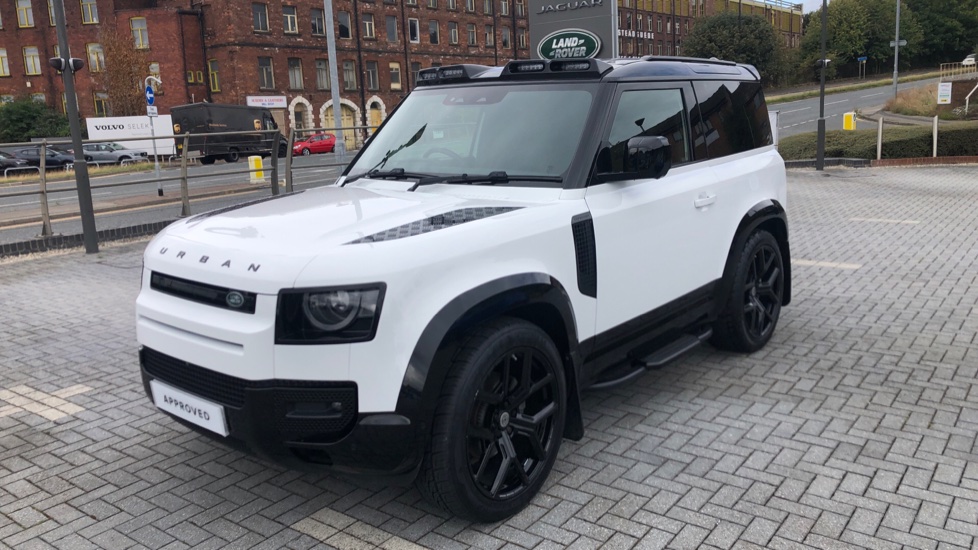 Land Rover Defender 90 Diesel 3.0 D250 Hard Top HSE Auto - Image 18