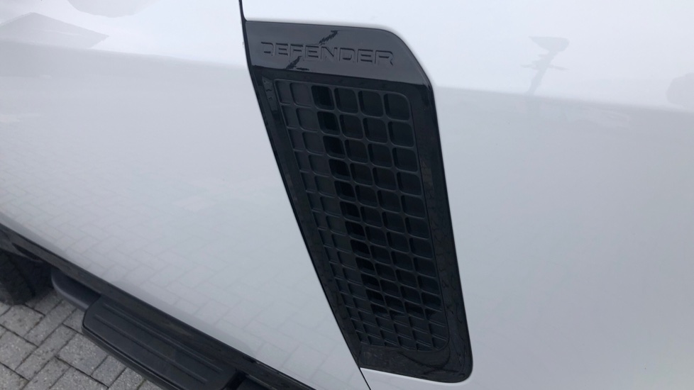 Land Rover Defender 90 Diesel 3.0 D250 Hard Top HSE Auto - Image 22