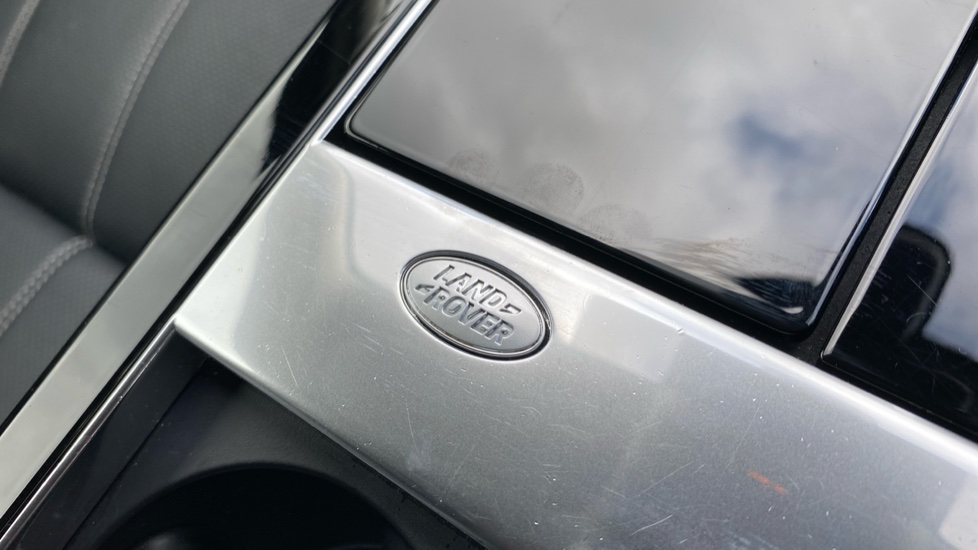 Land Rover Range Rover Velar 2.0 D200 S 5dr Auto Diesel Estate - Image 27