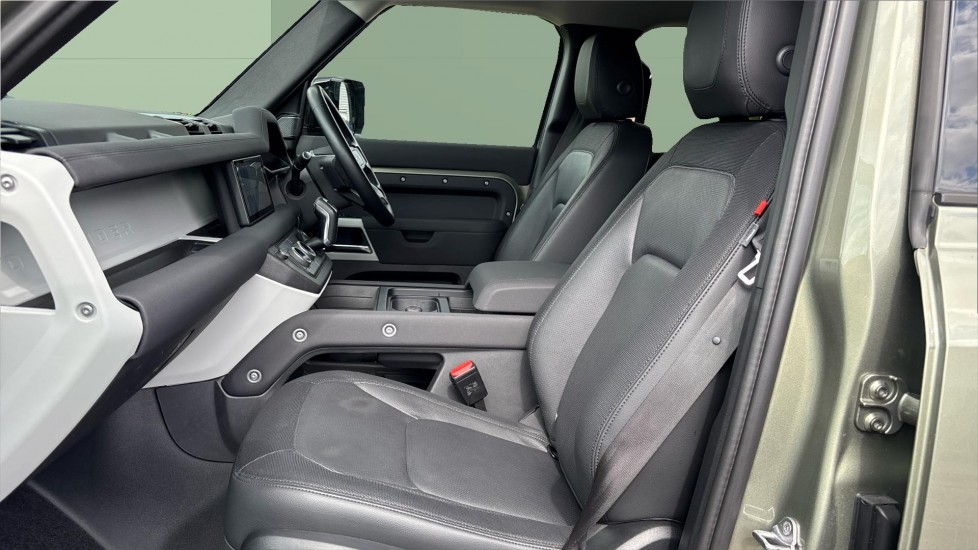 Land Rover Defender 3.0 D250 X-Dynamic SE 110 5dr Auto Diesel Estate - Image 3