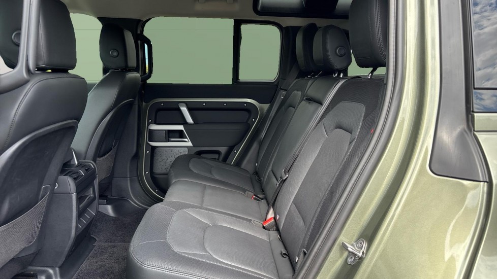 Land Rover Defender 3.0 D250 X-Dynamic SE 110 5dr Auto Diesel Estate - Image 4