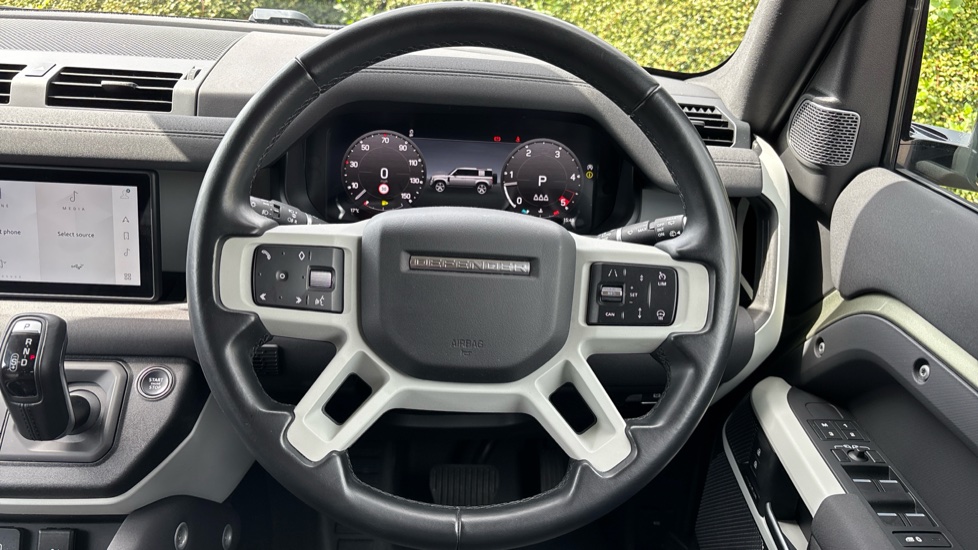 Land Rover Defender 3.0 D250 X-Dynamic SE 110 5dr Auto Diesel Estate - Image 15