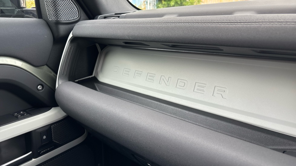 Land Rover Defender 3.0 D250 X-Dynamic SE 110 5dr Auto Diesel Estate - Image 23