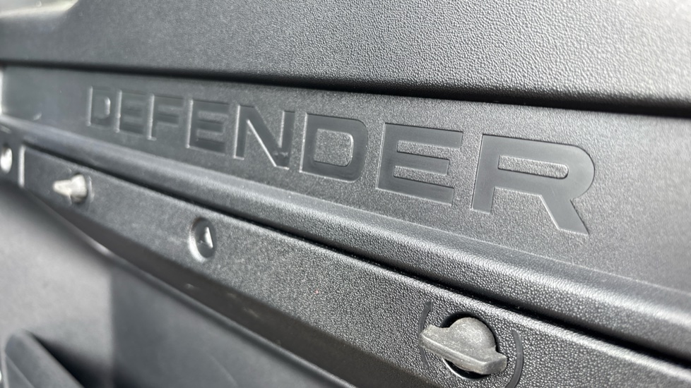 Land Rover Defender 3.0 D250 X-Dynamic SE 110 5dr Auto Diesel Estate - Image 25
