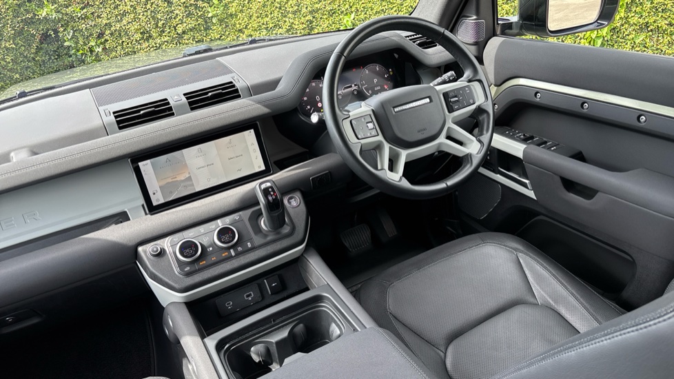 Land Rover Defender 3.0 D250 X-Dynamic SE 110 5dr Auto Diesel Estate - Image 26