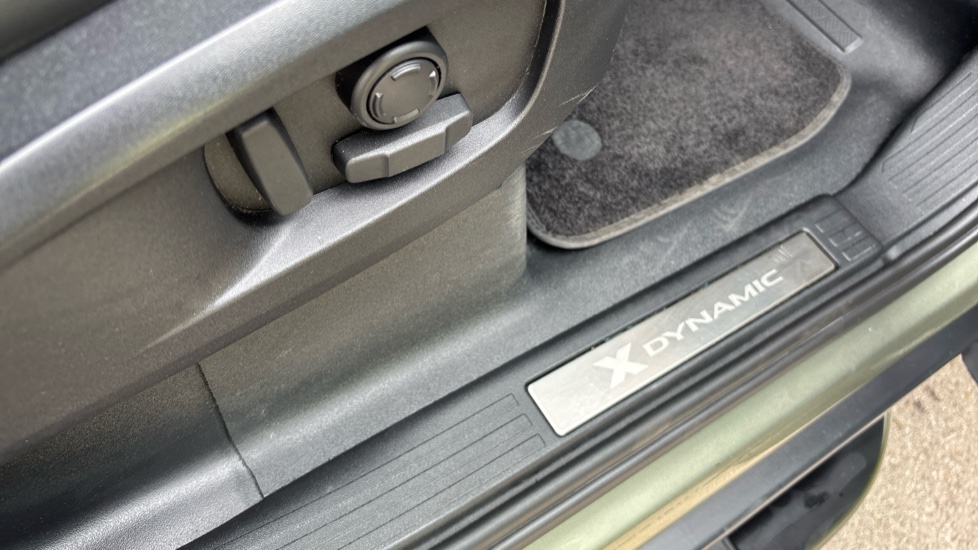 Land Rover Defender 3.0 D250 X-Dynamic SE 110 5dr Auto Diesel Estate - Image 34