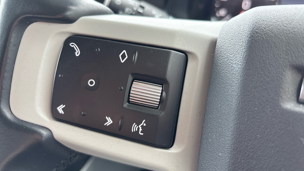 Land Rover Defender 3.0 D250 X-Dynamic SE 110 5dr Auto Diesel Estate - Image 38
