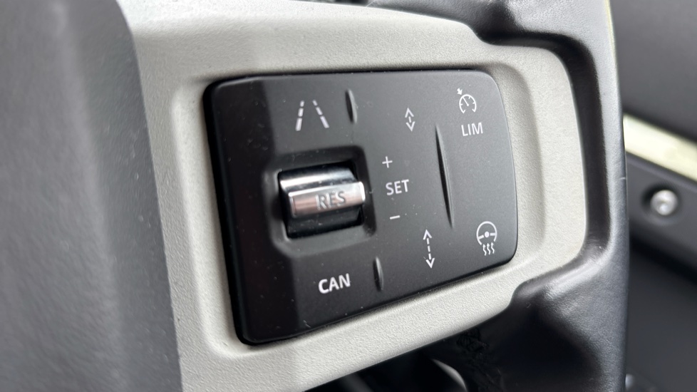 Land Rover Defender 3.0 D250 X-Dynamic SE 110 5dr Auto Diesel Estate - Image 39