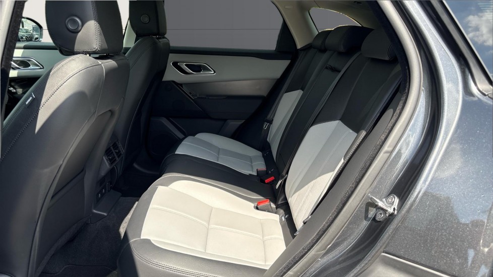 Land Rover Range Rover Velar 2.0 D200 MHEV Dynamic SE 5dr Auto Diesel Estate - Image 4