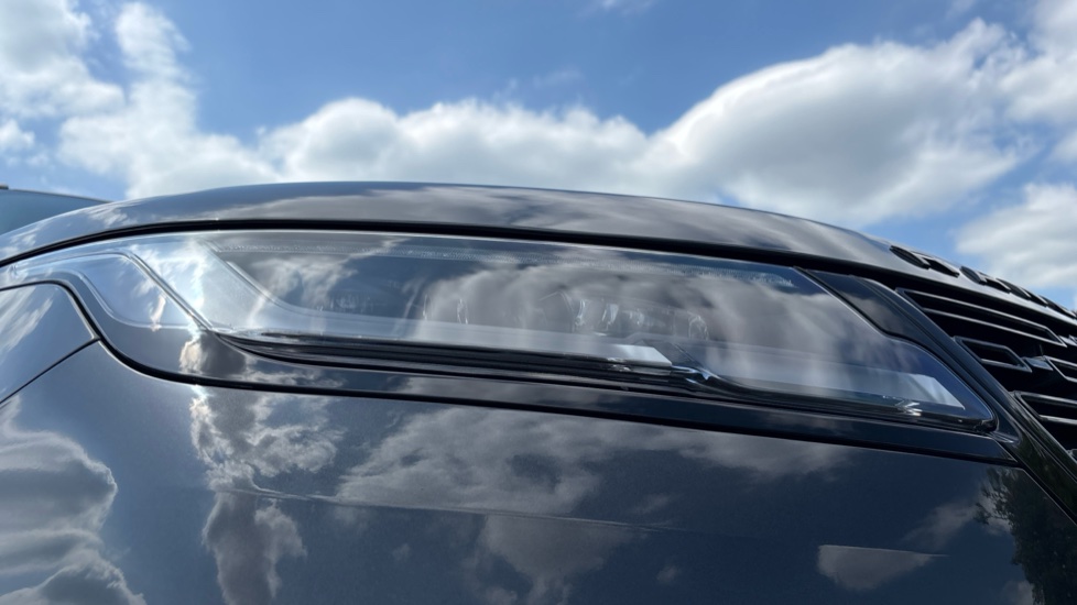 Land Rover Range Rover Velar 2.0 D200 MHEV Dynamic SE 5dr Auto Diesel Estate - Image 17