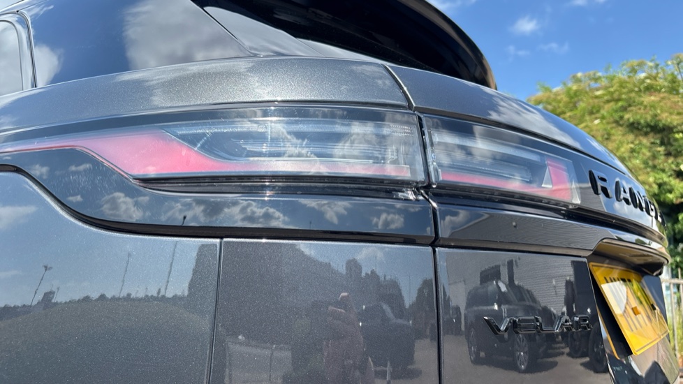 Land Rover Range Rover Velar 2.0 D200 MHEV Dynamic SE 5dr Auto Diesel Estate - Image 19