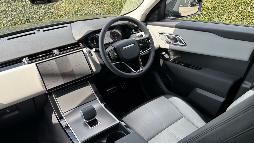 Land Rover Range Rover Velar 2.0 D200 MHEV Dynamic SE 5dr Auto Diesel Estate - Image 24