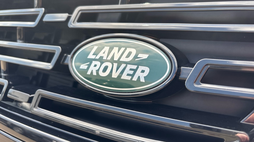 Land Rover Range Rover Velar 2.0 D200 MHEV Dynamic SE 5dr Auto Diesel Estate - Image 37