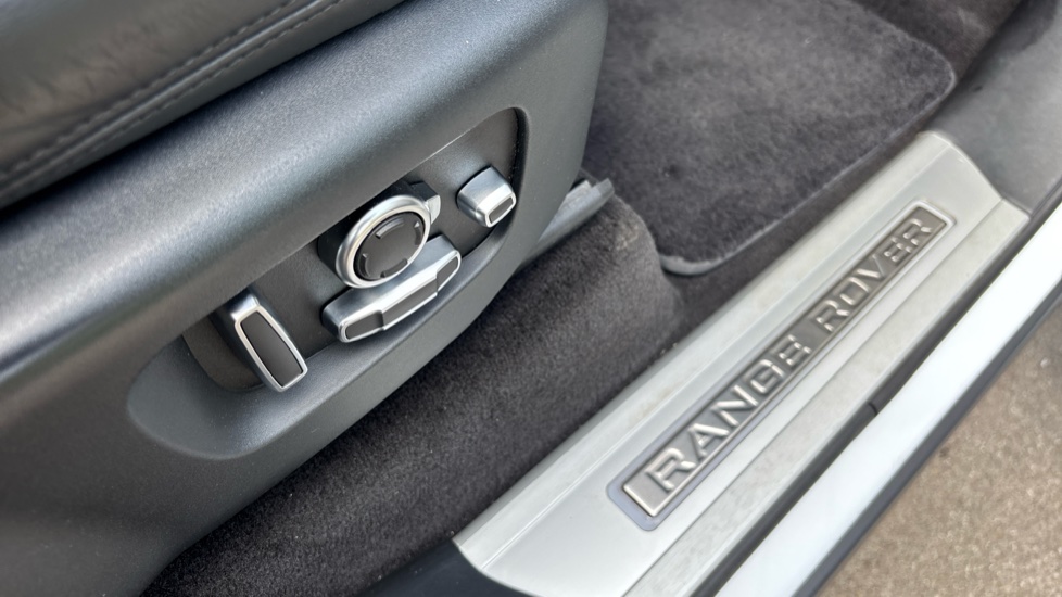 Land Rover Range Rover Sport 3.0 SDV6 Autobiography Dynamic 5dr Auto [7 Seat] Diesel Estate - Image 32