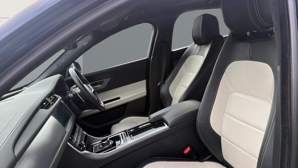 Jaguar XF 2.0d [180] R-Sport 4dr Auto Diesel Saloon - Image 3