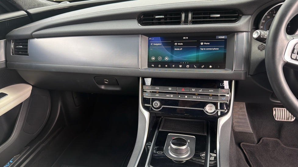 Jaguar XF 2.0d [180] R-Sport 4dr Auto Diesel Saloon - Image 14