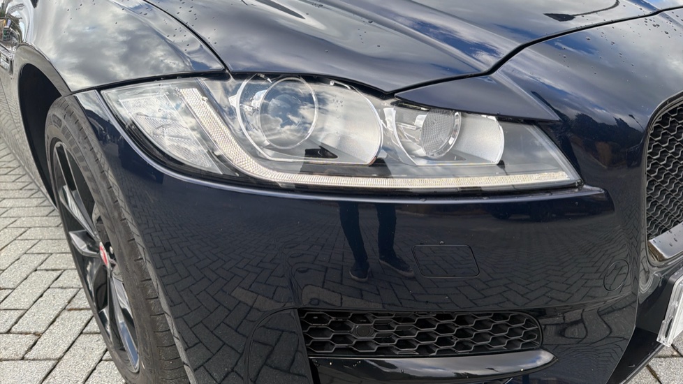 Jaguar XF 2.0d [180] R-Sport 4dr Auto Diesel Saloon - Image 17