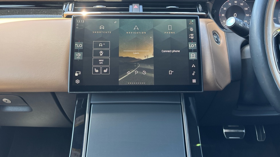 Land Rover Range Rover Velar 3.0 P400 MHEV Dynamic HSE 5dr Auto Petrol Estate - Image 14