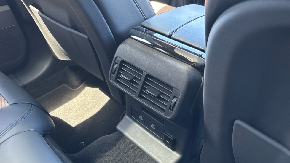 Land Rover Range Rover Velar 3.0 P400 MHEV Dynamic HSE 5dr Auto Petrol Estate - Image 18