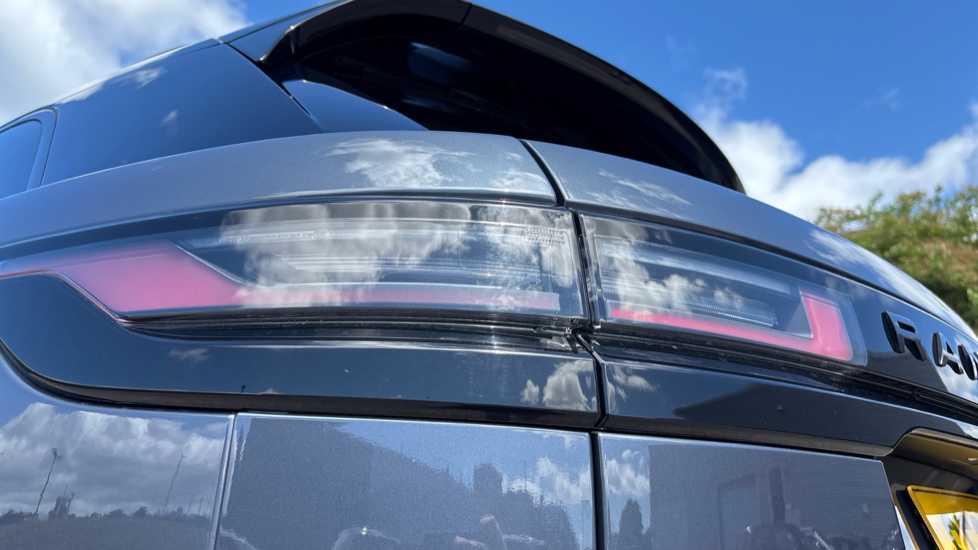 Land Rover Range Rover Velar 3.0 P400 MHEV Dynamic HSE 5dr Auto Petrol Estate - Image 19