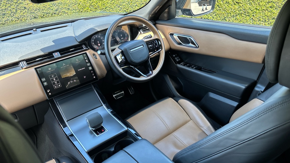 Land Rover Range Rover Velar 3.0 P400 MHEV Dynamic HSE 5dr Auto Petrol Estate - Image 34