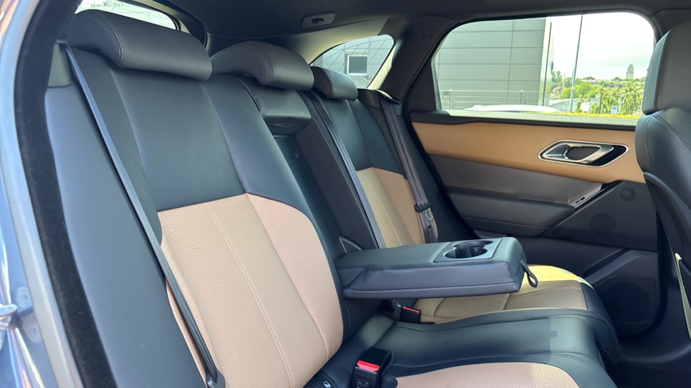 Land Rover Range Rover Velar 3.0 P400 MHEV Dynamic HSE 5dr Auto Petrol Estate - Image 37