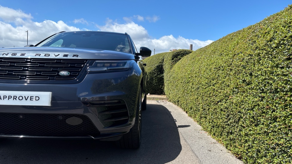 Land Rover Range Rover Velar 3.0 P400 MHEV Dynamic HSE 5dr Auto Petrol Estate - Image 40