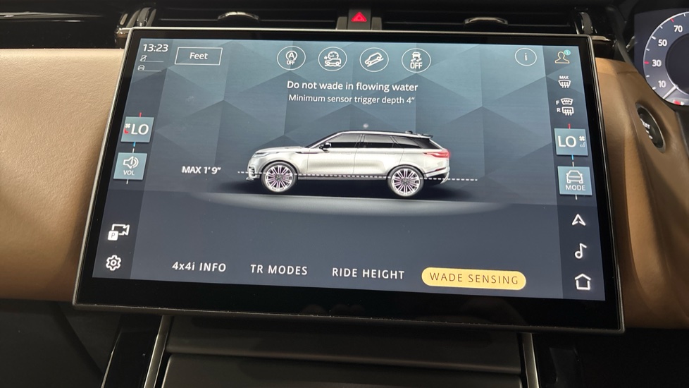 Land Rover Range Rover Velar 3.0 P400 MHEV Dynamic HSE 5dr Auto Petrol Estate - Image 54