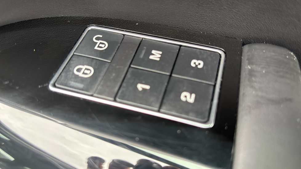 Land Rover Range Rover Sport 3.0 SDV6 Autobiography Dynamic 5dr Auto Diesel Estate - Image 32